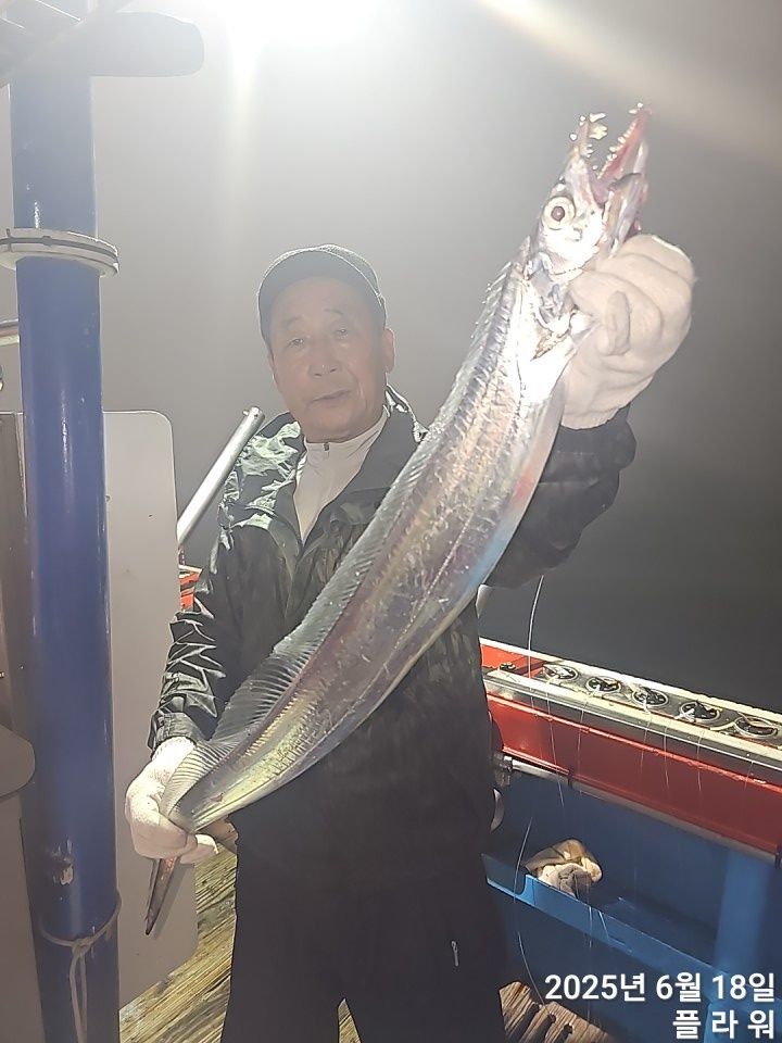 [여수플라워호]  19일 갈치 조황! 오늘 자리여유 많습니다 ..010-2004-5524