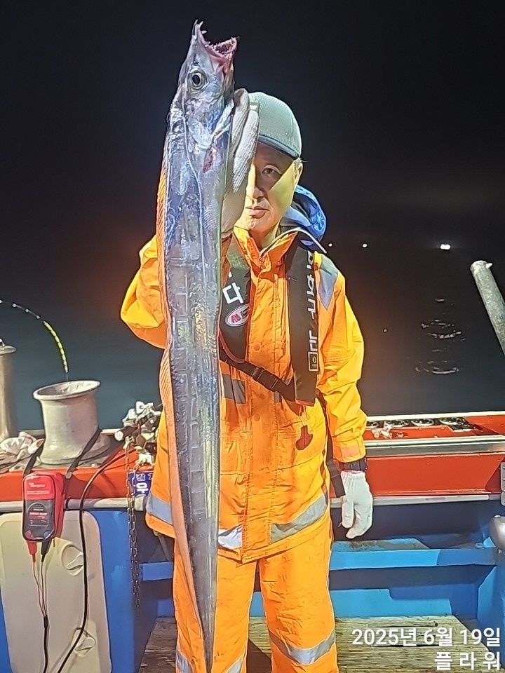 [여수플라워호]  19일 갈치 조황! 오늘 자리여유 많습니다 ..010-2004-5524