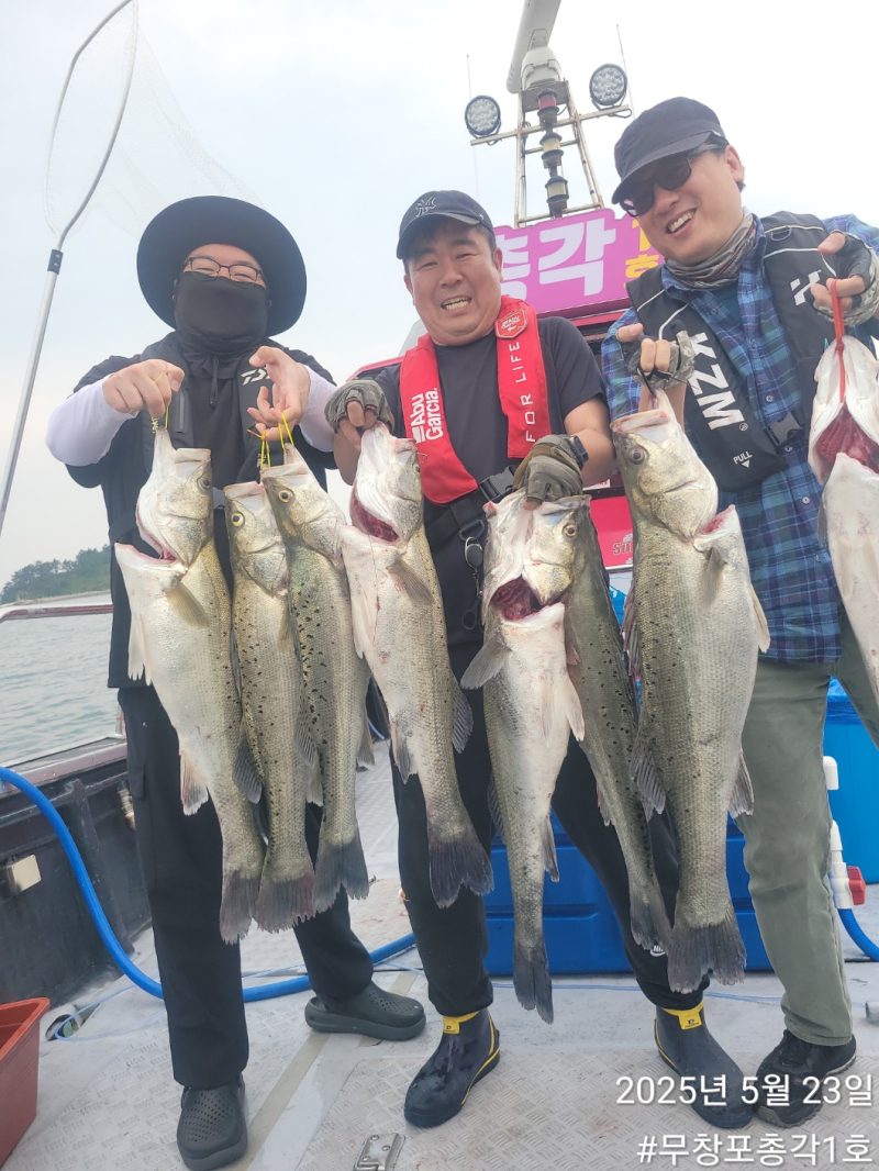 << 총각1호 />>  농어 외수질 3인 조황 입니다!! 오늘도 싸이즈 마릿수 좋습니다!