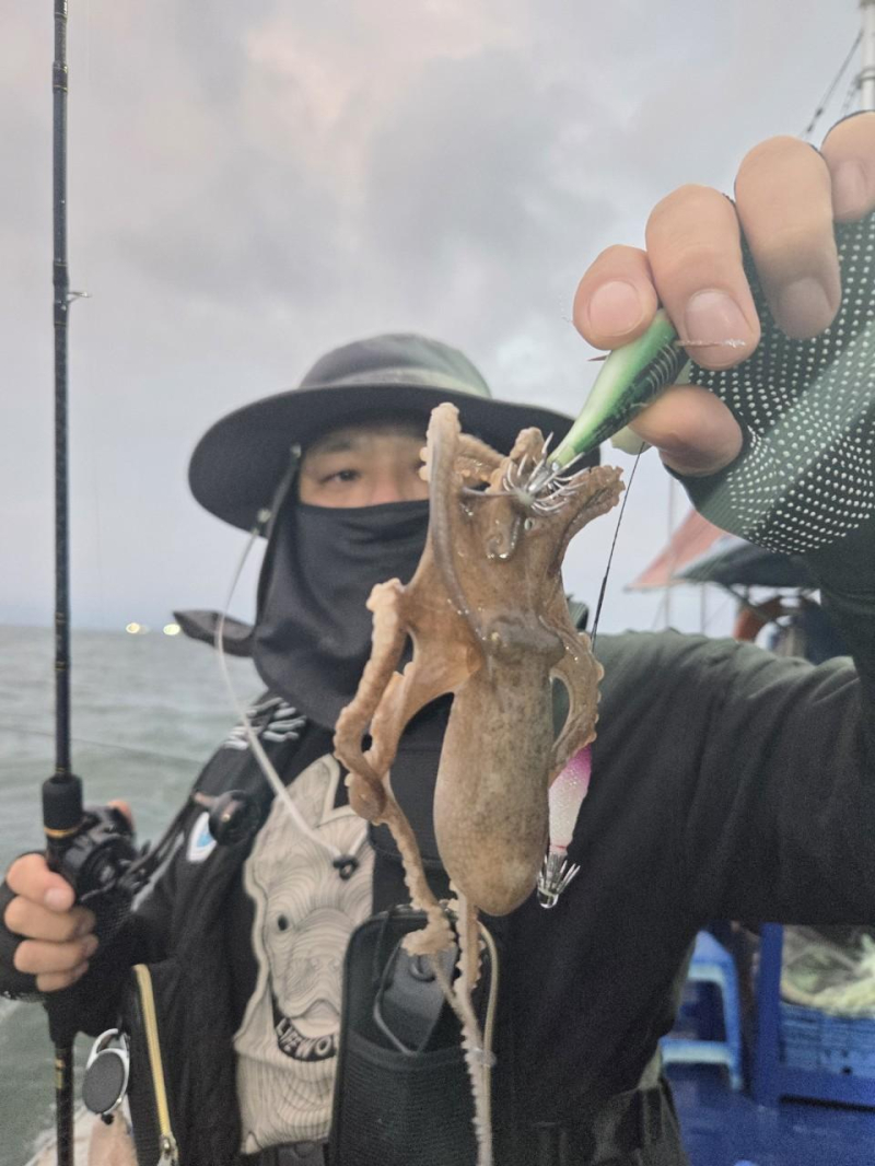 19일 군산쭈꾸미 기상이 좋지 않아도 망태기조과로~! -군산새만금낚시 레전드호-