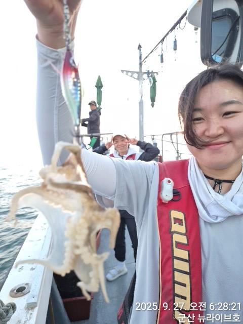 27일 뉴라이브호 시작부터 철수때까지 쉼없이 물어주네요 망태기가득한 마무리조황~~
